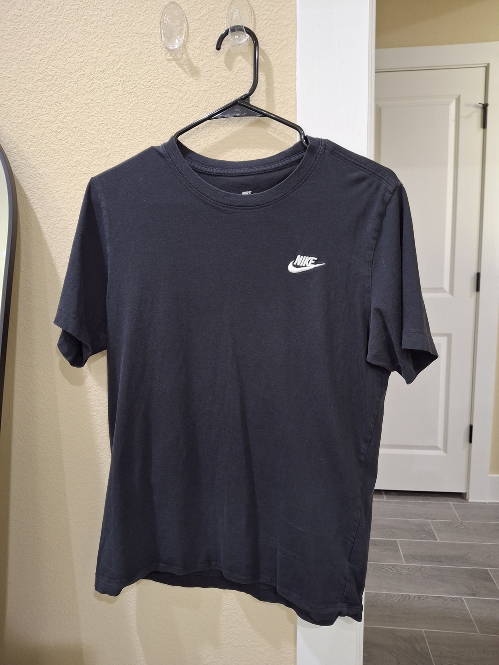 Nike Tee - Picture 2 of 5